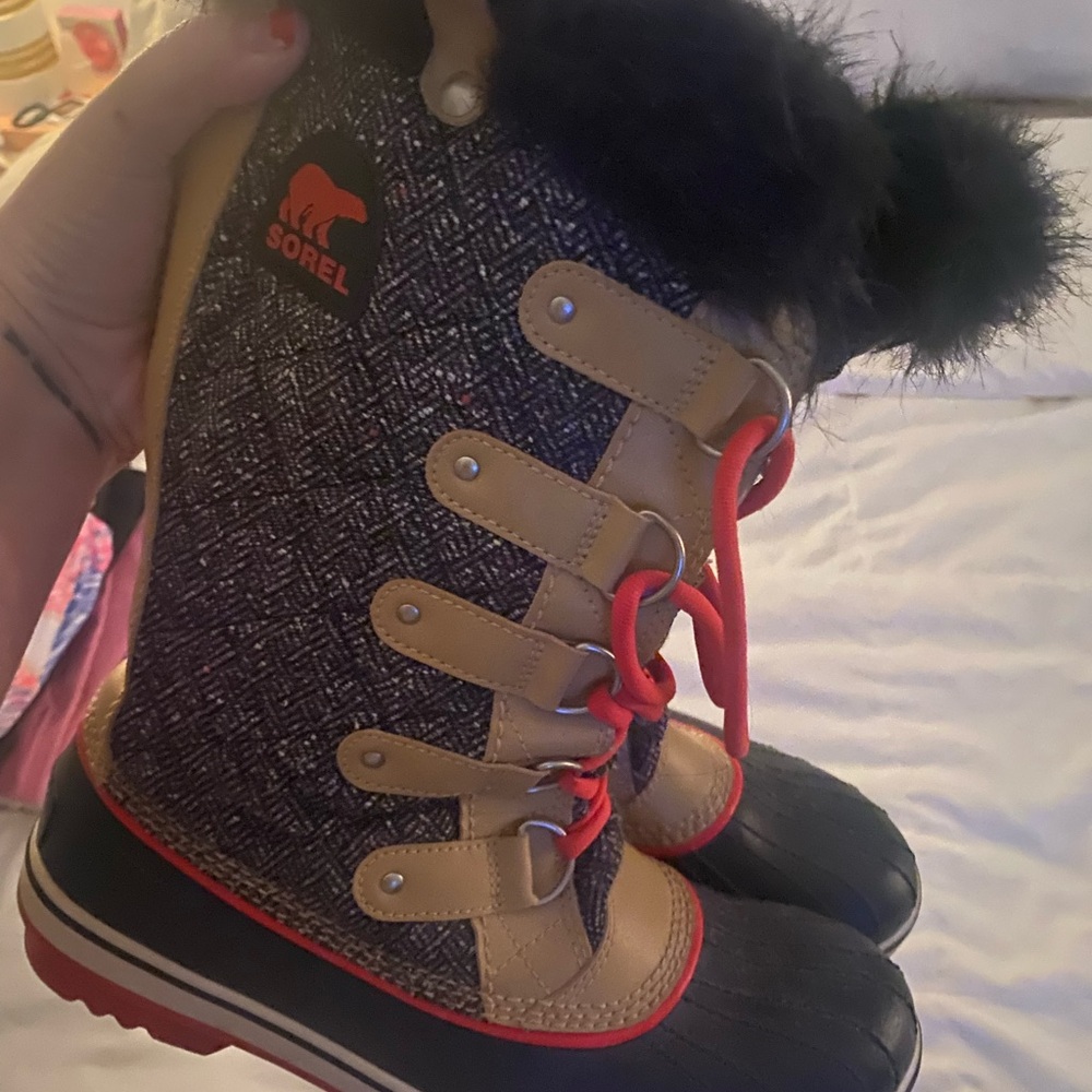 Sorel Black and Tan Snow Boots Size 10